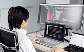 德宏 ,php声明和调用变量的符号是什么？